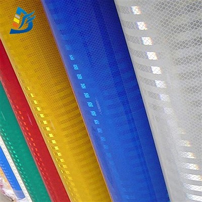 خود چپکنے والی عکاس شیٹ